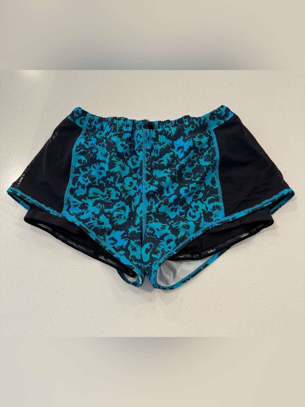 Lululemon Meshed Up Shorts Fleur Sombre Kayak Blue Dragonfly/Black Size 8
